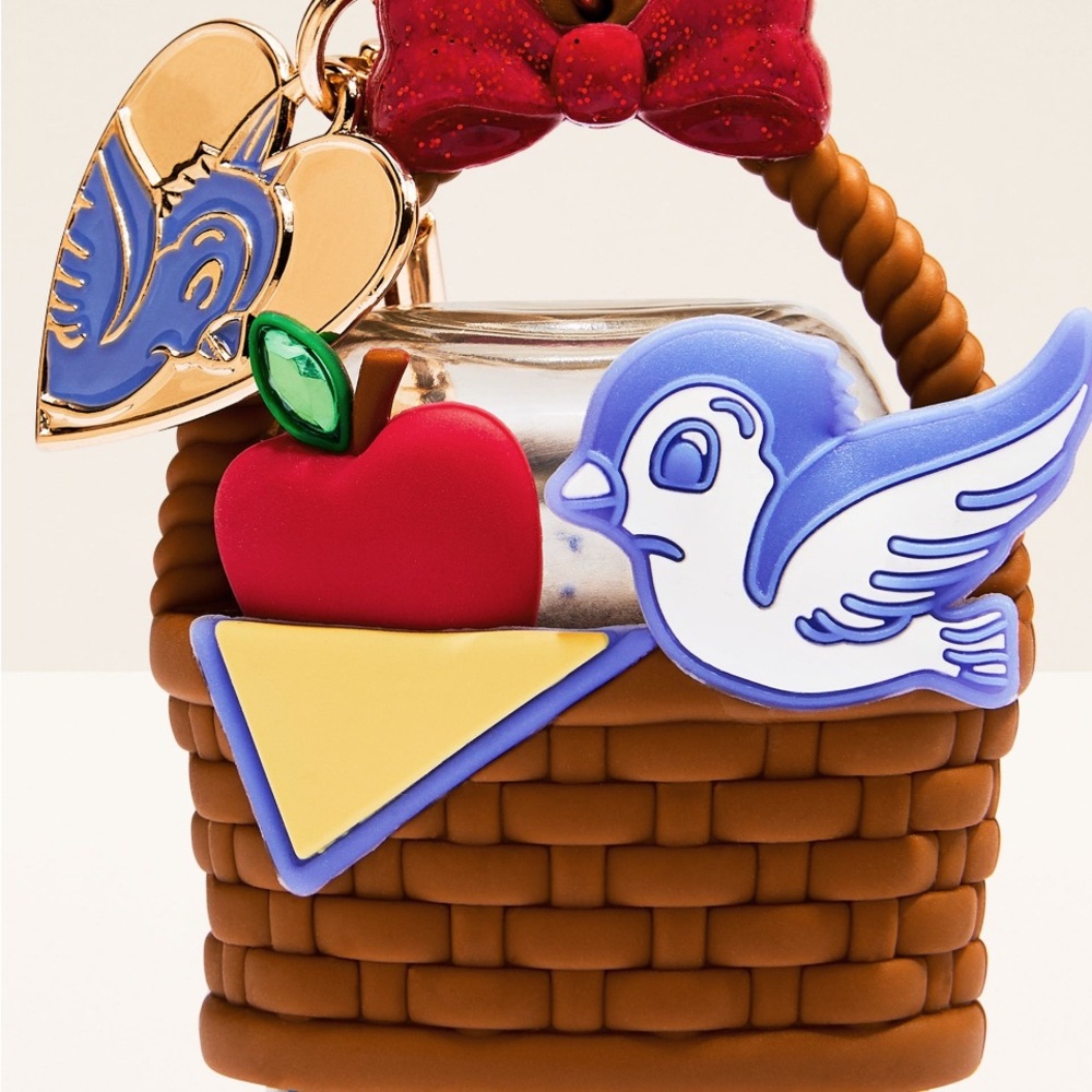 NWT NEW RELEASE BBW SNOW WHITE BASKET POCKETBACK HOLDER